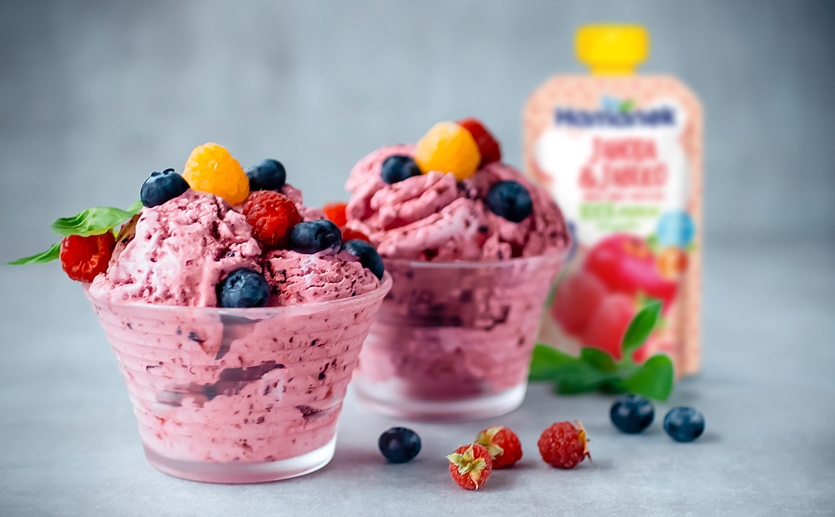 Yoghurt ice cream with strawberries according to Hamánek
