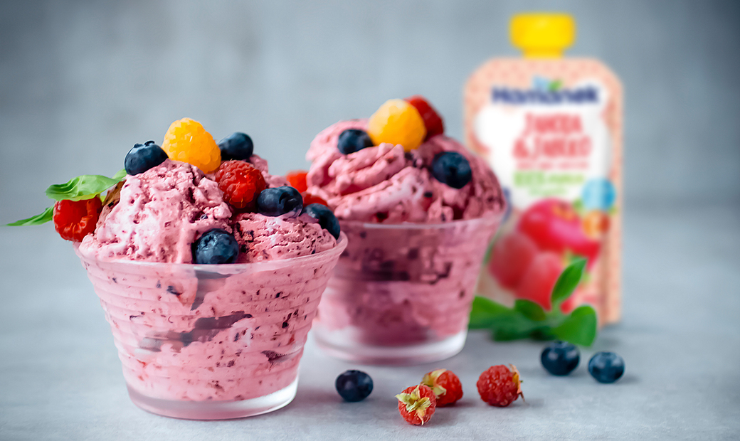 Yoghurt ice cream with strawberries according to Hamánek