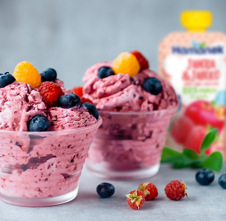 Yoghurt ice cream with strawberries according to Hamánek